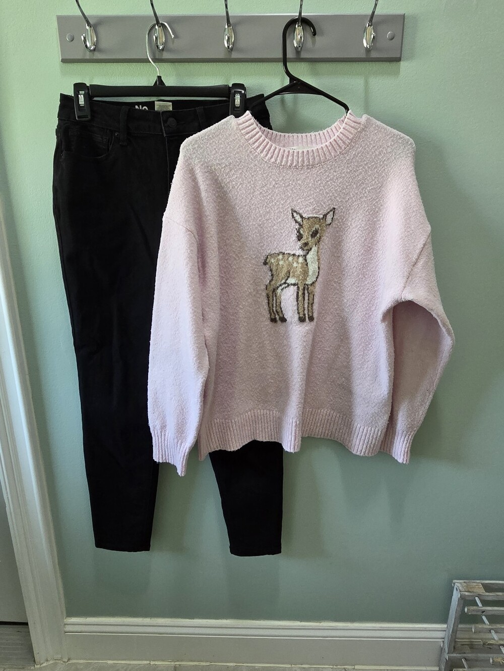 No Boundaries Light Pink Crewneck Sweater with Fawn Motif & Black NOBO Jeans,EUC